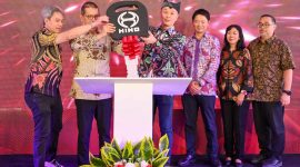 PT Hino Motors Sales Indonesia (HMSI) bersama PT Indomobil Prima Niaga (IPN) meresmikan dealer 3S Hino Banyuwangi di Jalan Raya Jember KM 7, Banyuwangi, Jawa Timur, untuk memperkuat layanan penjualan, servis, dan suku cadang bagi pelanggan kendaraan niaga.