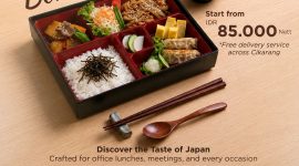 Foto: Bento Series dari FOX Lite Hotel Cikarang menghadirkan pilihan hidangan khas Jepang dalam satu kotak lengkap berisi nasi, protein utama, gyoza, tamagoyaki, nimono, oshinko, miso soup, dan buah segar. Menu ini dibanderol mulai Rp85.000 nett serta tersedia untuk dine in, take away, dan layanan antar gratis di area Cikarang.