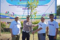 PT Jasamarga Transjawa Tol (JTT) melakukan penanaman 300 pohon di sejumlah ruas Jalan Tol Trans Jawa sebagai bagian dari program pelestarian lingkungan dan komitmen menghadirkan infrastruktur berkelanjutan. 