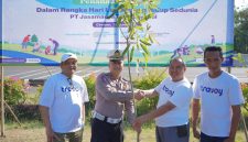 PT Jasamarga Transjawa Tol (JTT) melakukan penanaman 300 pohon di sejumlah ruas Jalan Tol Trans Jawa sebagai bagian dari program pelestarian lingkungan dan komitmen menghadirkan infrastruktur berkelanjutan.
