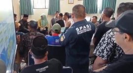 Puluhan warga Desa Muktiwari menghadiri audiensi di SMP Negeri 7 Cibitung guna menyampaikan aspirasi agar Pemerintah Kabupaten Bekasi melalui Dinas Pendidikan menambah rombongan belajar dan kapasitas ruang kelas demi memperluas akses pendidikan bagi siswa di wilayah setempat.
