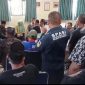 Puluhan warga Desa Muktiwari menghadiri audiensi di SMP Negeri 7 Cibitung guna menyampaikan aspirasi agar Pemerintah Kabupaten Bekasi melalui Dinas Pendidikan menambah rombongan belajar dan kapasitas ruang kelas demi memperluas akses pendidikan bagi siswa di wilayah setempat.