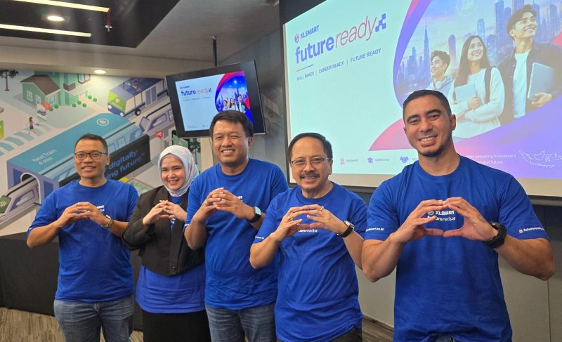 Jajaran manajemen PT XLSMART Telecom Sejahtera Tbk berfoto bersama usai peluncuran program Female Future Leader (FFL) 2026 di Jakarta, Sabtu (4/7/2026). Melalui program ini, XLSMART menargetkan lebih dari 200 ribu pendaftar dari seluruh Indonesia untuk mencetak pemimpin perempuan yang siap menghadapi era digital.