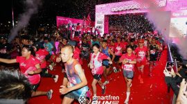 Ribuan pelari memulai lomba pada ajang SMARTFREN RUN 2026 di Plaza Parkir Timur Gelora Bung Karno (GBK), Jakarta, Minggu (5/7/2026). Sebanyak 7.500 peserta ambil bagian dalam event lari tahunan yang digelar XLSMART sebagai upaya mempererat kedekatan dengan pelanggan sekaligus mengampanyekan gaya hidup sehat dan kepedulian terhadap lingkungan