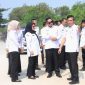 Plt Bupati Bekasi Asep Surya Atmaja meninjau empat titik longsor di Jalan CBL. Akses kendaraan mulai dibuka, sementara perbaikan permanen segera dilakukan usai penyesuaian anggaran.
