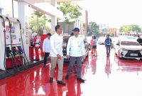 Direktur Utama Jasa Marga Rivan A. Purwantono meninjau kesiapan layanan Biosolar B50 di SPBU Rest Area KM 57A Tol Jakarta–Cikampek sebagai dukungan terhadap program transisi energi nasional, Kamis (9/7/2026).
