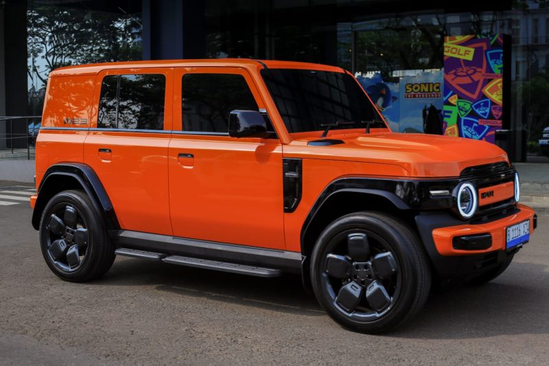 iCAR V23 tampil dengan desain boxy khas SUV modern. Mobil listrik ini hadir dalam tiga varian, yakni Tipe X, Y, dan Z, yang menawarkan pilihan fitur, teknologi, serta karakter berkendara sesuai kebutuhan dan gaya hidup konsumen Indonesia.