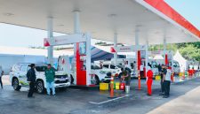 Suasana SPBU di Rest Area KM 57A Ruas Tol Jakarta–Cikampek saat pelaksanaan peresmian implementasi Biosolar B50. PT Jasamarga Transjawa Tol (JTT) memastikan pengamanan, pengaturan lalu lintas, dan pelayanan kepada pengguna jalan tetap berjalan optimal selama kegiatan berlangsung.