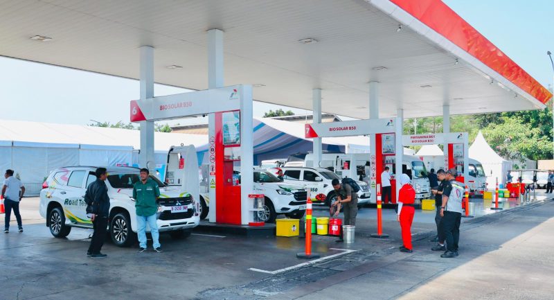Suasana SPBU di Rest Area KM 57A Ruas Tol Jakarta–Cikampek saat pelaksanaan peresmian implementasi Biosolar B50. PT Jasamarga Transjawa Tol (JTT) memastikan pengamanan, pengaturan lalu lintas, dan pelayanan kepada pengguna jalan tetap berjalan optimal selama kegiatan berlangsung.