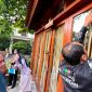 Wali Kota Bekasi memantau langsung proses pendataan ekonomi yang dilakukan petugas Badan Pusat Statistik (BPS) Kota Bekasi di kediamannya, Jumat (10/7/2026). Pemerintah Kota Bekasi mengajak masyarakat mendukung pendataan dengan memberikan informasi yang akurat sebagai dasar penyusunan kebijakan pembangunan yang tepat sasaran. (Foto: Humas Pemkot Bekasi)