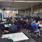 Warga antusias mengikuti nonton bareng pertandingan sepak bola dunia yang digelar TNI AD bekerja sama dengan TVRI di salah satu titik nobar. Program ini menjadi sarana mempererat kebersamaan sekaligus menghadirkan hiburan gratis bagi masyarakat.