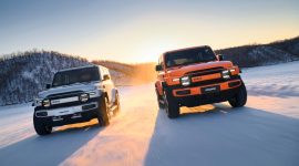 iCAR V23 tampil dengan desain boxy bergaya klasik yang dipadukan teknologi kendaraan listrik modern. SUV listrik ini menawarkan karakter kuat, kabin lapang, serta efisiensi energi untuk mendukung mobilitas harian maupun petualangan.