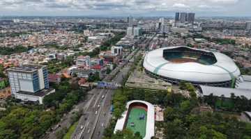 Foto udara kawasan Stadion Patriot Candrabhaga, Kota Bekasi, yang diproyeksikan menjadi pusat Sport City dan sport tourism. Pemerintah Kota Bekasi menargetkan stadion ini menjadi venue berbagai ajang olahraga, konser, dan event berskala nasional hingga internasional guna mendorong pertumbuhan ekonomi daerah.