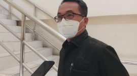 Anggota Komisi III DPRD Kabupaten Bekasi dari Fraksi Partai Gerindra, H. Bodin, memberikan keterangan kepada awak media di sela-sela rapat Panitia Khusus (Pansus) DPRD Kabupaten Bekasi, Kamis (16/7/2026).