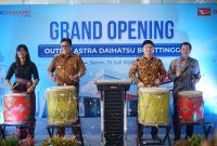 Peresmian outlet baru Astra Daihatsu Bukittinggi di Jalan By Pass, Kelurahan Aur Kuning, Kota Bukittinggi, Sumatera Barat, Senin (13/7/2026). Outlet ini dilengkapi layanan penjualan, servis, body repair, suku cadang, dan fasilitas test drive untuk meningkatkan pelayanan kepada pelanggan.