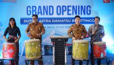 Peresmian outlet baru Astra Daihatsu Bukittinggi di Jalan By Pass, Kelurahan Aur Kuning, Kota Bukittinggi, Sumatera Barat, Senin (13/7/2026). Outlet ini dilengkapi layanan penjualan, servis, body repair, suku cadang, dan fasilitas test drive untuk meningkatkan pelayanan kepada pelanggan.