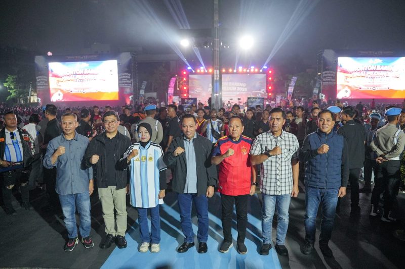 Kapolri Jenderal Pol. Listyo Sigit Prabowo bersama jajaran meninjau implementasi sistem tilang elektronik (Electronic Traffic Law Enforcement/ETLE) sebagai bagian dari transformasi digital penegakan hukum lalu lintas. Korlantas Polri mengimbau masyarakat untuk mengecek status ETLE hanya melalui situs resmi guna menghindari penipuan dan penyalahgunaan data pribadi.
