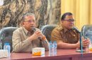 Wakil Ketua DPRD Kabupaten Bekasi Budi Muhammad Mustafa menyampaikan paparan dalam kegiatan sosialisasi pembahasan Rancangan Peraturan Daerah (Raperda) tentang Desa yang digelar Pansus XV DPRD Kabupaten Bekasi di Aula Kecamatan Cibitung, Senin (20/7/2026).