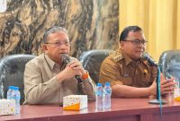 Wakil Ketua DPRD Kabupaten Bekasi Budi Muhammad Mustafa menyampaikan paparan dalam kegiatan sosialisasi pembahasan Rancangan Peraturan Daerah (Raperda) tentang Desa yang digelar Pansus XV DPRD Kabupaten Bekasi di Aula Kecamatan Cibitung, Senin (20/7/2026).
