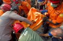 Evakuasi Korban – Tim SAR Gabungan mengevakuasi satu korban yang ditemukan dalam kondisi meninggal dunia dari bawah reruntuhan bangunan akibat dugaan ledakan gas rumah tangga di Kelurahan Suka Damai, Kecamatan Medan Polonia, Kota Medan, Sumatera Utara, Selasa (21/7/2026).