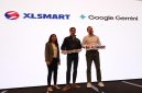 Gemini Lead APAC Charu Joshi, Chief Marketing Officer XLSMART Alfons Bosch Sansa, dan Director Gemini Strategy David Rokeach berfoto bersama usai peluncuran kolaborasi XLSMART dengan Google Gemini di Jakarta, Selasa (21/7/2026).