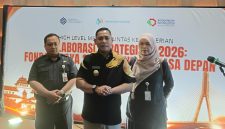 Kepala Badan Pusat Statistik (BPS) Kabupaten Bekasi, Sukardi, Plt. Bupati Bekasi dr. Asep Surya Atmaja, dan perwakilan BPS menghadiri High Level Meeting Lintas Kementerian bertajuk 