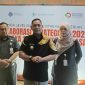 Kepala Badan Pusat Statistik (BPS) Kabupaten Bekasi, Sukardi, Plt. Bupati Bekasi dr. Asep Surya Atmaja, dan perwakilan BPS menghadiri High Level Meeting Lintas Kementerian bertajuk 