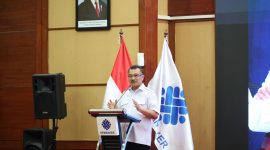 Wakil Wali Kota Bekasi Abdul Harris Bobihoe memberikan sambutan saat membuka Pelatihan Kewirausahaan Strategi Efektif dan Efisien Pengurusan Izin BPOM bagi pelaku UMKM di Balai Perluasan Kesempatan Kerja (BPKK) Kota Bekasi. Kegiatan ini merupakan upaya Pemkot Bekasi memperkuat daya saing UMKM melalui peningkatan legalitas dan kualitas produk.