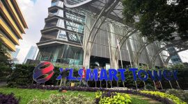 Tampak gedung XLSMART Tower di Jakarta. PT XLSMART Telecom Sejahtera Tbk resmi ditetapkan sebagai salah satu pemenang seleksi pita frekuensi radio 700 MHz dan 2,6 GHz Tahun 2026, yang akan dimanfaatkan untuk memperluas jangkauan layanan 4G, mempercepat pengembangan 5G, serta meningkatkan kualitas konektivitas digital di Indonesia. Foto: Dok. XLSMART.
