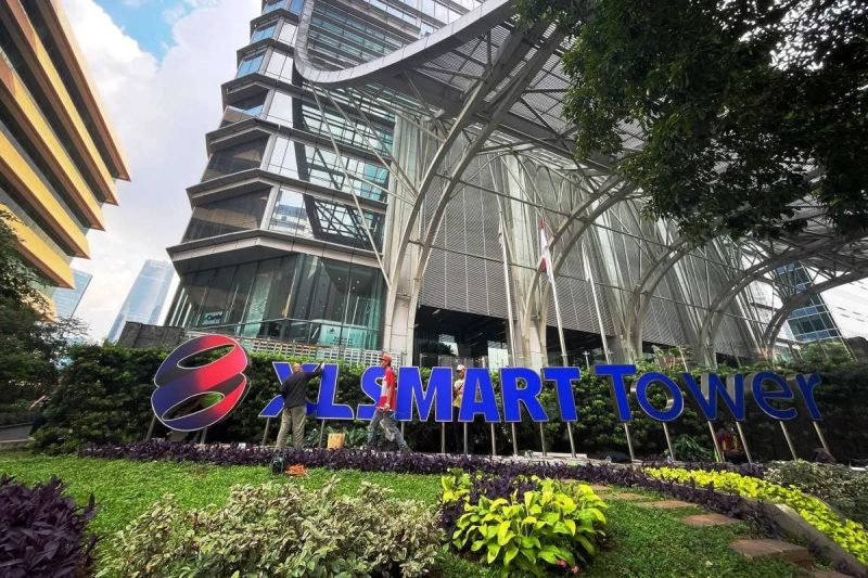 Tampak gedung XLSMART Tower di Jakarta. PT XLSMART Telecom Sejahtera Tbk resmi ditetapkan sebagai salah satu pemenang seleksi pita frekuensi radio 700 MHz dan 2,6 GHz Tahun 2026, yang akan dimanfaatkan untuk memperluas jangkauan layanan 4G, mempercepat pengembangan 5G, serta meningkatkan kualitas konektivitas digital di Indonesia. Foto: Dok. XLSMART.