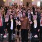 Wakil Gubernur DKI Jakarta Rano Karno berfoto bersama para peserta usai membuka sekaligus menjadi keynote speaker pada 27th International Meeting on Respiratory Care Indonesia (RESPINA) 2026 di Hotel Shangri-La, Jakarta Pusat, Jumat (24/7/2026).