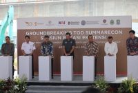 Menteri Koordinator Bidang Infrastruktur dan Pembangunan Kewilayahan Agus Harimurti Yudhoyono (AHY) bersama jajaran pemerintah, PT KAI, dan Summarecon melakukan groundbreaking pembangunan Stasiun Bekasi Extension di kawasan Summarecon Bekasi, Jumat (24/7/2026).
