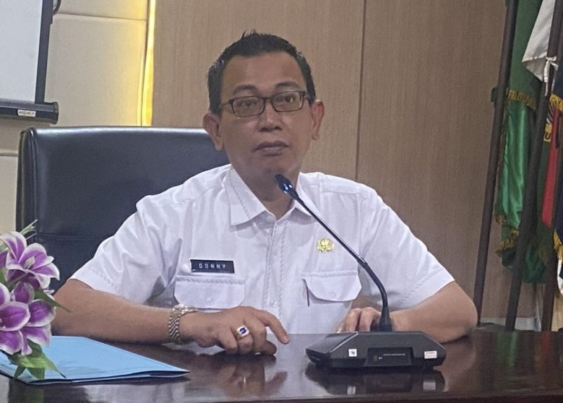 Kepala Dinas Lingkungan Hidup Donny Sirait 