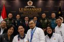 Dr. Arman Paramansyah, dosen Institut Agama Islam (IAI) Nusantara Bekasi, berfoto bersama jajaran pimpinan Lemhannas RI, pejabat TNI-Polri, dan peserta usai mengikuti Program Training of Trainers (ToT) Pemantapan Nilai-Nilai Kebangsaan (PPNK) Angkatan ke-39 di Gedung Lemhannas RI, Jakarta, 16–23 Juli 2026.