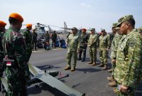 Wakil Asisten Operasi (Waasops) Panglima TNI Marsda TNI M. Taufik Arasj meninjau kesiapan personel, alutsista, drone, dan helikopter dalam Apel Gelar Satgas Penanggulangan Kebakaran Hutan dan Lahan (Karhutla) Tahun 2026 di Lanud Halim Perdanakusuma, Jakarta Timur, Selasa (28/7/2026). Apel ini menegaskan kesiapan TNI menghadapi ancaman Karhutla melalui langkah pencegahan, respons cepat, dan sinergi lintas instansi.