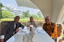 Pertemuan penuh keakraban antara Hotman Paris Hutapea, perwakilan PWI Pusat, dan tokoh pers nasional dalam suasana makan siang di Jakarta. Pertemuan tersebut menghasilkan kesepakatan untuk mengakhiri polemik demi menjaga persatuan Indonesia serta memperkuat soliditas insan pers.