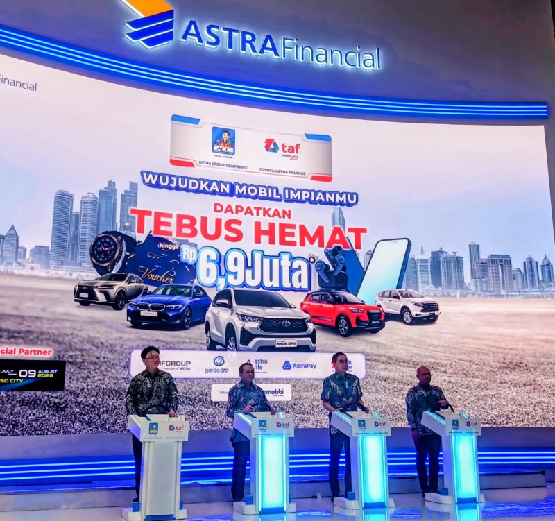 Peresmian booth Astra Financial melalui ACC dan Toyota Astra Finance (TAF) pada ajang GIIAS 2026 di ICE BSD City, Tangerang, Rabu (29/7). Astra Financial menghadirkan program pembiayaan “Tebus Hemat” dengan manfaat hingga Rp6,9 juta sebagai bagian dari dukungan terhadap pertumbuhan industri otomotif nasional.