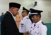 Keterangan Foto:
Wali Kota Bekasi Tri Adhianto melantik 24 pejabat di lingkungan Pemerintah Kota Bekasi di Aula Nonon Sonthanie, Kamis (30/7/2026).