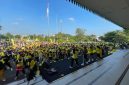 Ratusan peserta mengikuti kegiatan Zumba Akbar Maxim dalam suasana penuh semangat. Acara yang terbuka untuk umum ini menjadi bagian dari kampanye Maxim dalam mengajak masyarakat menerapkan gaya hidup sehat sekaligus mempererat kebersamaan melalui olahraga.