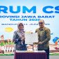 Perwakilan Daihatsu Berfoto Bersama Kepala Dinas Lingkungan Hidup Provinsi Jawa Barat setelah Menandatangani Komitmen Program Adopsi Pohon