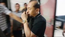 Kejaksaan Negeri Kabupaten Bekasi menerima pelimpahan tersangka dan barang bukti kasus dugaan pengeroyokan yang melibatkan anggota DPRD Kabupaten Bekasi berinisial NY.