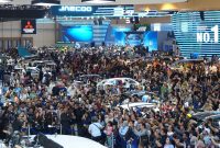 Ribuan pecinta otomotif memenuhi area pameran GIIAS. Antusiasme tinggi pengunjung menjadi bukti bahwa ajang ini tetap menjadi destinasi utama untuk melihat peluncuran mobil dan teknologi otomotif terbaru. (foro dokumentasi GIIAS 2025).