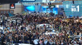 Ribuan pecinta otomotif memenuhi area pameran GIIAS. Antusiasme tinggi pengunjung menjadi bukti bahwa ajang ini tetap menjadi destinasi utama untuk melihat peluncuran mobil dan teknologi otomotif terbaru. (foro dokumentasi GIIAS 2025).