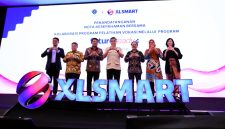 Menteri Ketenagakerjaan RI Prof. Yassierli bersama jajaran XLSMART dan mitra strategis usai penandatanganan MoU peluncuran Future Ready, program pengembangan talenta digital yang menghubungkan pelatihan, sertifikasi, hingga peluang kerja di XLSMART Tower, Jakarta Selatan, Kamis (2/7/2026).