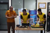 Wali Kota Bekasi Tri Adhianto menghadiri peringatan Hari Bhayangkara ke-80 di Polres Metro Bekasi Kota, Jumat (3/7/2026). Kegiatan diisi dengan doa bersama, pemotongan tumpeng dan kue ulang tahun sebagai simbol sinergi antara Pemerintah Kota Bekasi dan Polri dalam menjaga keamanan serta ketertiban masyarakat.