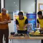 Wali Kota Bekasi Tri Adhianto menghadiri peringatan Hari Bhayangkara ke-80 di Polres Metro Bekasi Kota, Jumat (3/7/2026). Kegiatan diisi dengan doa bersama, pemotongan tumpeng dan kue ulang tahun sebagai simbol sinergi antara Pemerintah Kota Bekasi dan Polri dalam menjaga keamanan serta ketertiban masyarakat.