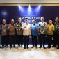 Wakil Wali Kota Bekasi Abdul Harris Bobihoe berfoto bersama para kepala daerah dan delegasi usai menghadiri pembukaan Rapat Kerja Nasional (Rakernas) XVIII APEKSI 2026 di Medan, Sumatera Utara. Forum tersebut menjadi wadah penguatan kolaborasi antarpemerintah kota untuk mewujudkan pembangunan yang tangguh, inovatif, dan berkelanjutan.