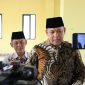 Wali Kota Bekasi Tri Adhianto memberikan keterangan kepada awak media usai meresmikan Gedung Islamic Center Jamiyyatul Ulama Jatisari di Kelurahan Jatisari, Kecamatan Jatiasih, Sabtu (4/7/2026). Peresmian gedung tersebut diharapkan memperkuat syiar Islam, pembinaan umat, serta menjadi pusat kegiatan keagamaan dan sosial bagi masyarakat Kota Bekasi.