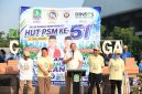 Wali Kota Bekasi Tri Adhianto memberikan sambutan saat menghadiri peringatan Hari Ulang Tahun (HUT) ke-51 Pekerja Sosial Masyarakat (PSM) Kota Bekasi di Plaza Patriot Candrabhaga, Minggu (5/7/2026). Kegiatan yang diisi jalan sehat dan senam bersama tersebut diikuti ratusan lansia, relawan sosial, serta masyarakat sebagai bentuk apresiasi terhadap pengabdian PSM sekaligus mendorong gaya hidup sehat bagi warga lanjut usia.