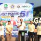 Wali Kota Bekasi Tri Adhianto memberikan sambutan saat menghadiri peringatan Hari Ulang Tahun (HUT) ke-51 Pekerja Sosial Masyarakat (PSM) Kota Bekasi di Plaza Patriot Candrabhaga, Minggu (5/7/2026). Kegiatan yang diisi jalan sehat dan senam bersama tersebut diikuti ratusan lansia, relawan sosial, serta masyarakat sebagai bentuk apresiasi terhadap pengabdian PSM sekaligus mendorong gaya hidup sehat bagi warga lanjut usia.